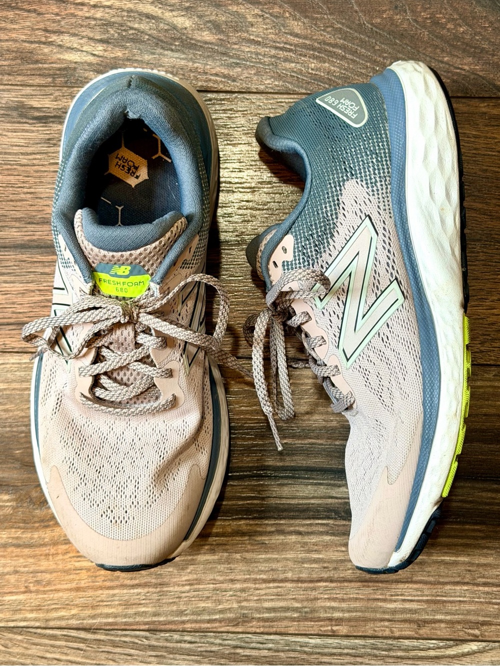 New Balance Women's Fresh Foam 680v7 size 8.5